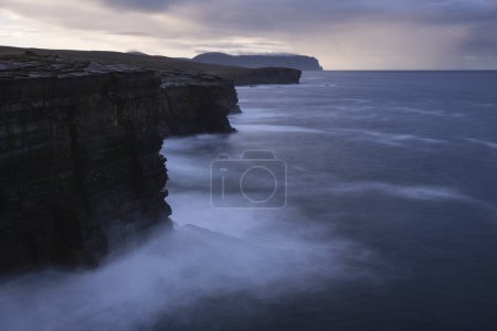 Téléchargez les photos : Long exposure of at sea cliffs of Yesnaby, Orkney Islands, Scotland - en image libre de droit