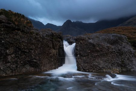 Téléchargez les photos : Small waterfall at Fairy Pools, Isle of Skye, Scotland - en image libre de droit