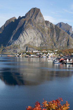 Téléchargez les photos : Reine Village In Autumn, Lofoten Islands, Norway - en image libre de droit