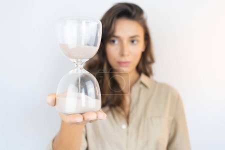 Téléchargez les photos : Young Woman Holding an Hourglass Aging - en image libre de droit