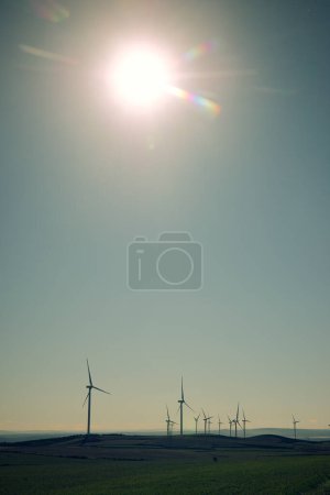 Foto de Turbinas eólicas para la producción de energía eléctrica. - Imagen libre de derechos