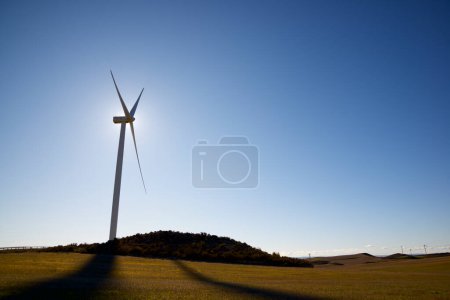 Foto de Turbina eólica para la producción de energía eléctrica - Imagen libre de derechos