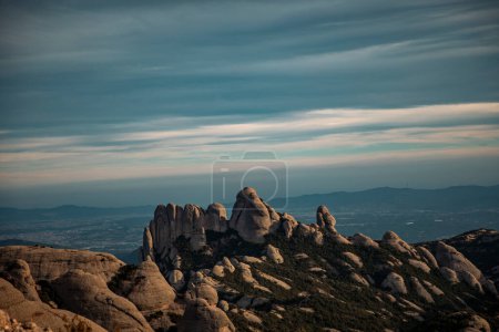 Téléchargez les photos : Paysage des montagnes de Montserrat, Catalogne, Espagne - en image libre de droit