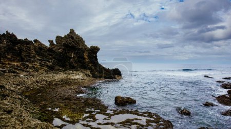 Téléchargez les photos : Côte de l'océan Pacifique sur l'île de Kumejima - en image libre de droit
