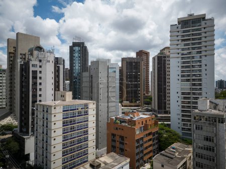 Foto de Beautiful drone aerial view to big city buildings in Belo Horizonte, Minas Gerais, Brazil - Imagen libre de derechos