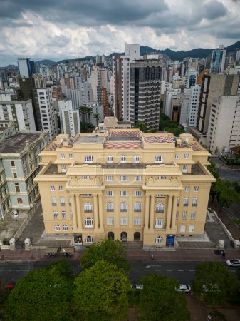 Foto de Beautiful drone view to historic buildings and green public square in Belo Horizonte, Minas Gerais, Brazil - Imagen libre de derechos