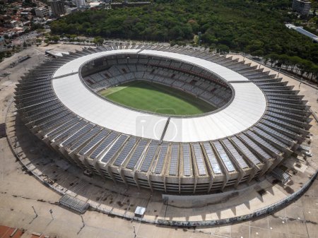 Téléchargez les photos : Aerial view to big Mineirao soccer stadium and field - en image libre de droit