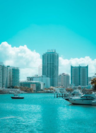 Téléchargez les photos : Country marina bay Miami Beach bateaux - en image libre de droit