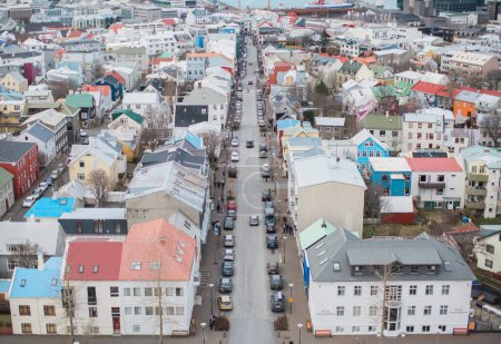 Téléchargez les photos : Vue surélevée de la rue Sklavrustgur depuis Hallgrmskirkja - en image libre de droit