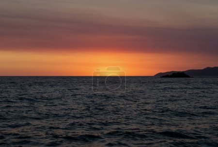 Foto de Puesta del sol en Petrovac, Montenegro - Imagen libre de derechos