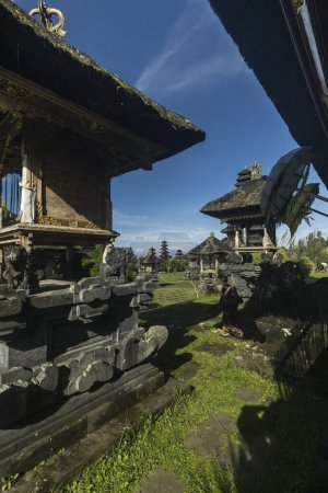 Téléchargez les photos : Autels hindous au temple mère Besakih à Bali Indonésie - en image libre de droit