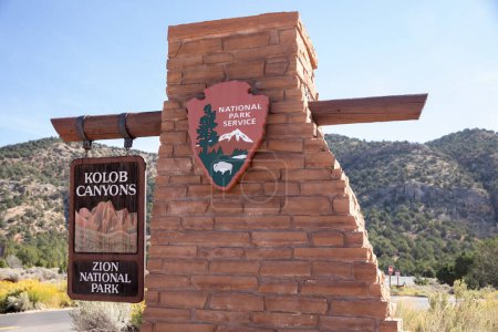 Foto de Inicio de sesión en Kolob Canyons Parque Nacional de Zion - Imagen libre de derechos