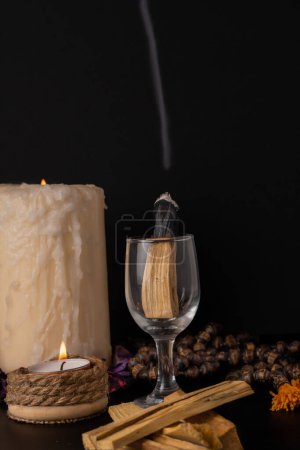 Téléchargez les photos : Palo santo ,holy stick smoking in a glass cup - en image libre de droit