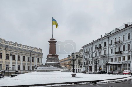 Téléchargez les photos : Odessa, Ukraine 29.01.2023. Catherine the Great  Monument pedestal in Odessa, Ukraine, on a gloomy winter day - en image libre de droit