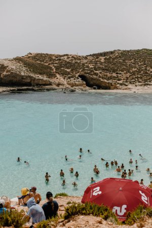 Téléchargez les photos : La zone de baignade Blue Lagoon située dans l'île de Comino, Malte - en image libre de droit