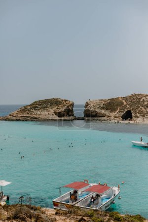 Foto de La zona de baño Laguna Azul situada en la isla de Comino, Malta - Imagen libre de derechos