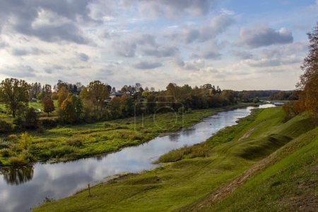 Téléchargez les photos : Autumn landscape Memele river with colorful trees - en image libre de droit