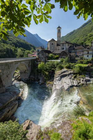 Foto de Lavertezzo Village, Valle de Verzasca, Tessin, Suiza - Imagen libre de derechos