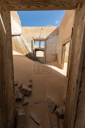 Téléchargez les photos : Kolmanskop Ghost Town, Luderitz, Karas Region, Namibia - en image libre de droit