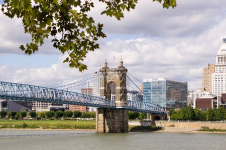 Téléchargez les photos : John A. Roebling Suspension Bridge - Cincinnati, Ohio - en image libre de droit