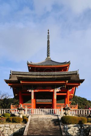 Téléchargez les photos : Kiyomizu-dera Temple in Kyoto, Japan on a clear day. - en image libre de droit