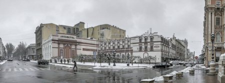 Foto de Odessa, Ucrania 29.01.2023. Plaza de teatro en Odessa, Ucrania, en un sombrío día de invierno - Imagen libre de derechos
