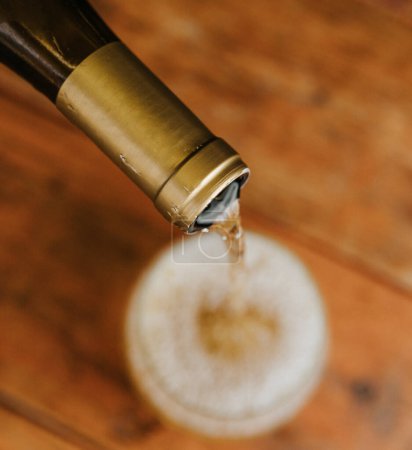 Foto de Pouring Wine From a Bottle to a Glass - Imagen libre de derechos