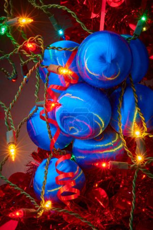 Foto de A few blue Christmas ornaments - Imagen libre de derechos