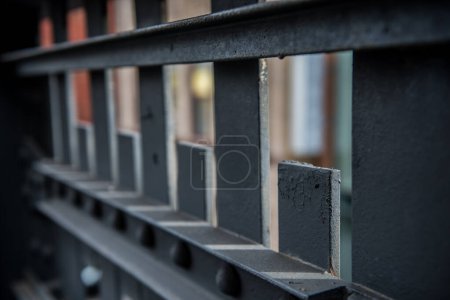 Foto de Close up photo of gray industrial steel fence - Imagen libre de derechos