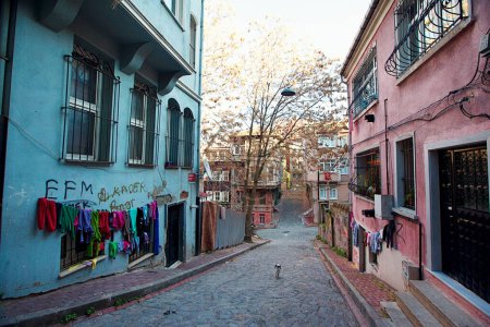 Téléchargez les photos : Vue sur la rue depuis le vieil istanbul.Balat Istanbul - en image libre de droit