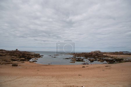 Téléchargez les photos : Vue panoramique de la côte de Granit Rose autour de Perros-Guirec en Bretagne, France - en image libre de droit