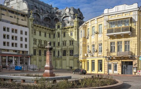 Téléchargez les photos : Odessa, Ukraine 16.02.2023. Bâtiments historiques sur la place grecque à Odessa, en Ukraine, par une journée ensoleillée d'hiver - en image libre de droit