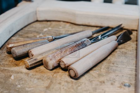 Téléchargez les photos : Hand tool for wood carving - en image libre de droit