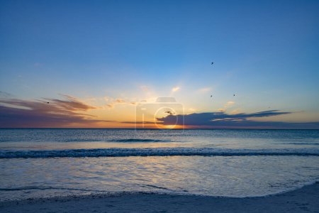 Téléchargez les photos : Sunset Over the Gulf Waters - en image libre de droit