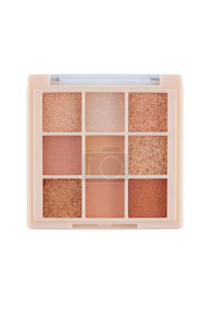 Téléchargez les photos : Cosmetic makeup shadows in a package - en image libre de droit