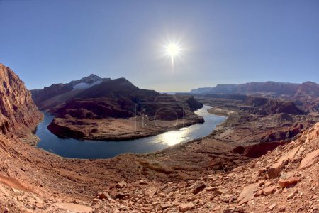 Foto de The bend of the Colorado River at Lee's Ferry in Glen Canyon Recreation Area viewed from Spencer Trail at Marble Canyon Arizona. Taken during the winter of 2023. - Imagen libre de derechos