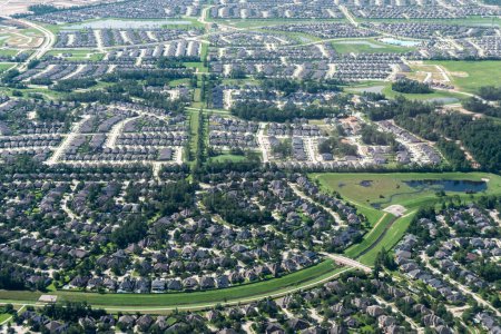 Foto de Vista aérea de casas suburbanas fuera de Houston Texas - Imagen libre de derechos