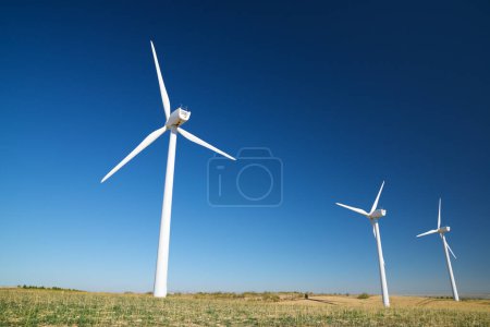 Téléchargez les photos : Moulins à vent pour la production d'électricité en Espagne. - en image libre de droit