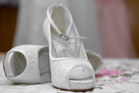 Téléchargez les photos : Clseup of Bride's Shoes - en image libre de droit