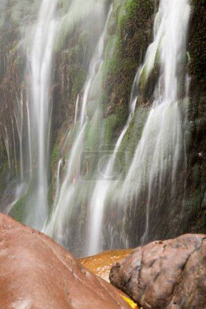 Foto de Detalle de la cascada en el valle de Aspe. - Imagen libre de derechos