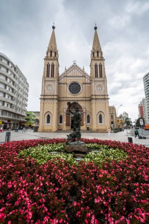 Téléchargez les photos : Belle vue sur la cathédrale historique de Curitiba, capitale de Paran, Brésil - en image libre de droit