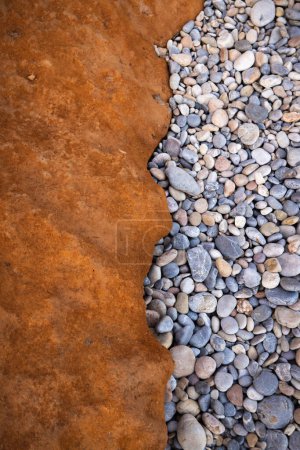 Téléchargez les photos : Formes rocheuses sur la plage. - en image libre de droit