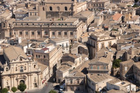 Téléchargez les photos : Vue aérienne de Scicli, vue de Complesso della Santa Croce, province de Raguse, Sicile, Italie - en image libre de droit