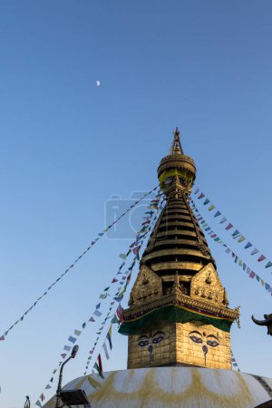 Foto de Puesta de sol en Swayambhunath, el "Templo del Mono" en Katmandú, Nepal. - Imagen libre de derechos