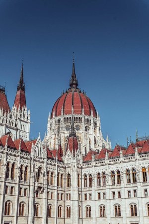 Téléchargez les photos : Photo d'un côté du parlement de Budapest - en image libre de droit