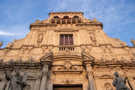 Téléchargez les photos : Façade richement décorée de l'église San Sebastiano à Acireale, Sicile, Italie - en image libre de droit