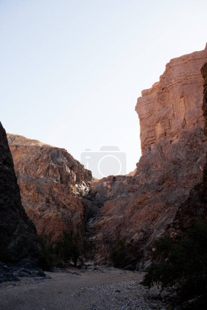Téléchargez les photos : Canyon horizontal coloré au coucher du soleil - en image libre de droit