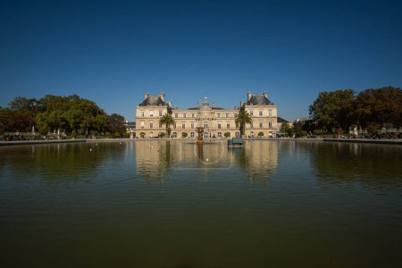 Téléchargez les photos : Le Palais dans les Jardins du Luxembourg - en image libre de droit