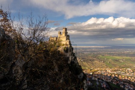 Téléchargez les photos : Rocca della Guaita, la plus ancienne forteresse de Saint-Marin, Italie
. - en image libre de droit