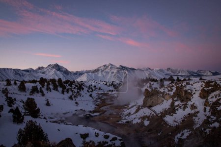 Foto de Hot Creek en Dawn en la Sierra - Imagen libre de derechos